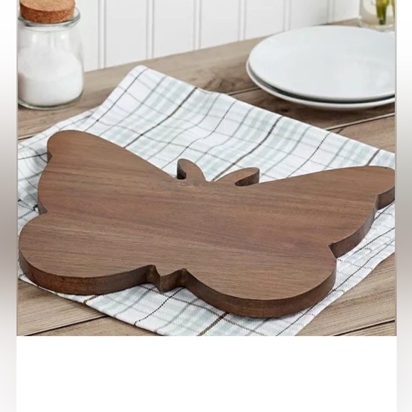 🦋 Dolly Parton | Acacia Wood “Butterfly” Cutting Board 12 in. X 10in. - Picture 4 of 6